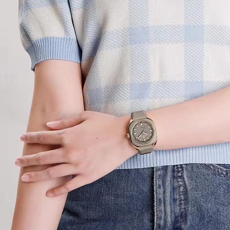 ZeeZaz - Luxury Women’s Silicone Strap Watch – Rose Gold & Beige Edition